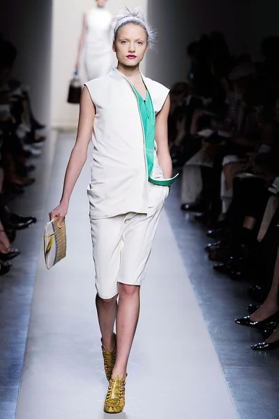 Look 28